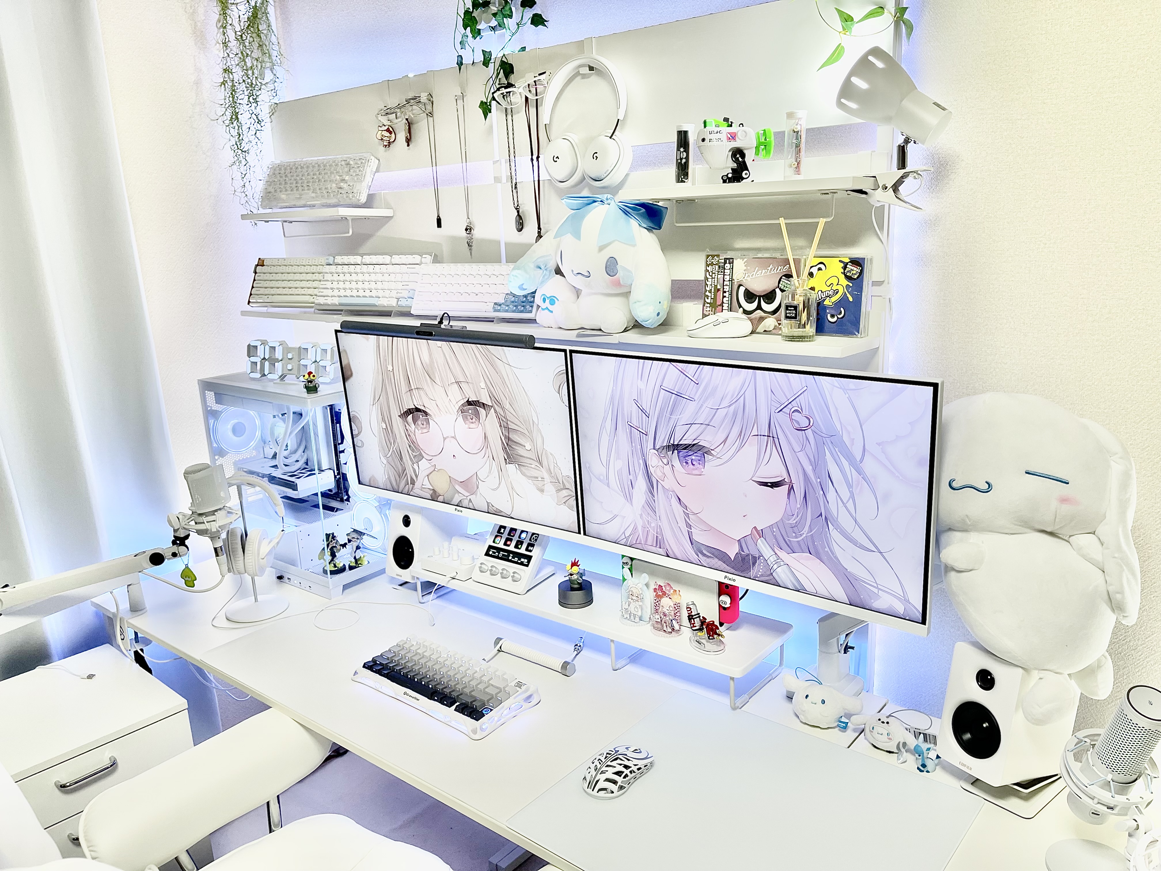 少しかわいくホワイトデスク